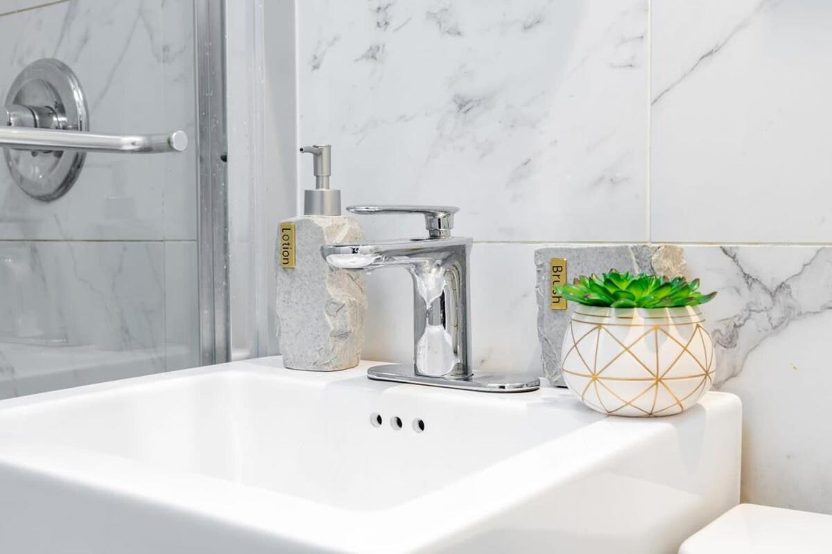69-5c Festive Comfort Brand New 1br Lower East Side Christmas Ready Apartamento